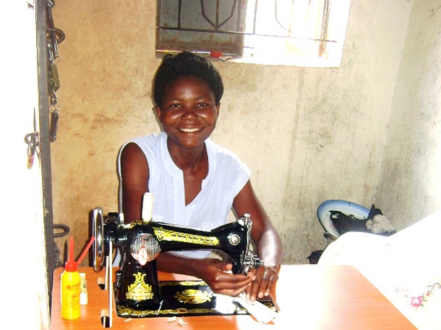 Una nuova sartoria solidale nel villaggio di Ireda in nord Uganda