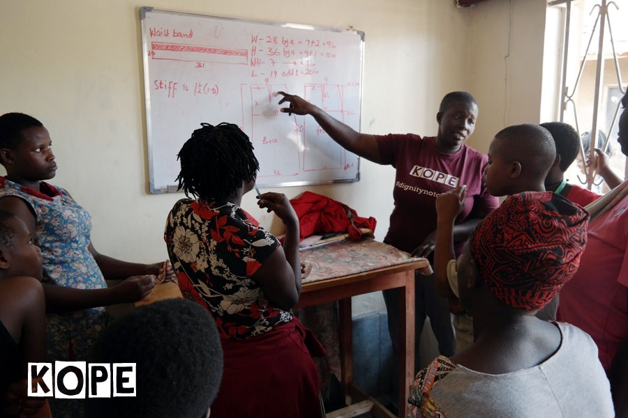 Una scuola di sartoria a Katanga in Uganda