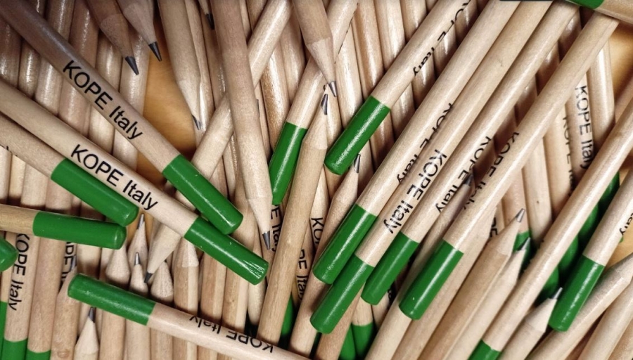 Grazie a Gift Campaign che ha donato 500 matite per la campagna "Penne e matite per andare scuola"